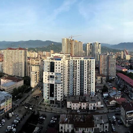 Удобные апартаменты с видом на море Батуми Экстерьер фото