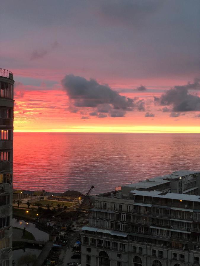 Удобные апартаменты с видом на море Батуми Экстерьер фото